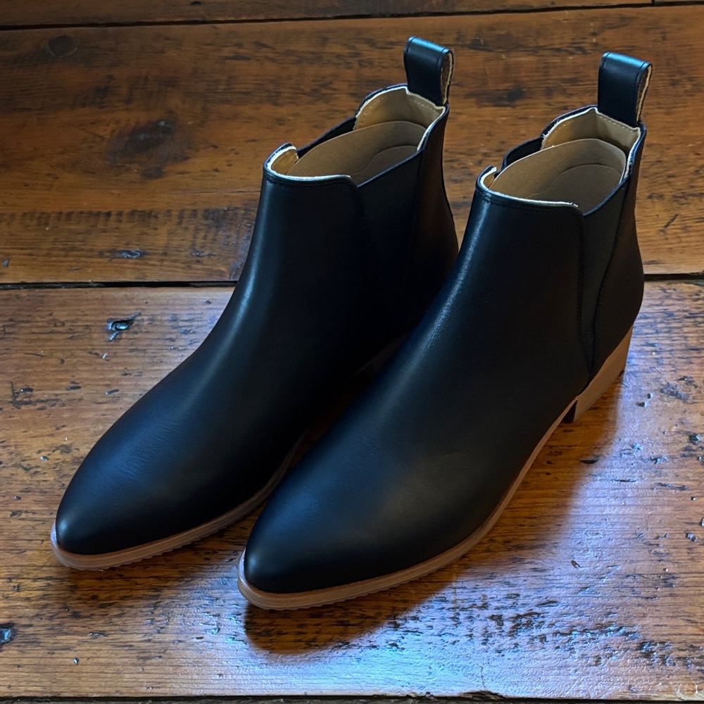 Nisolo Black Eva Everyday Chelsea Boot